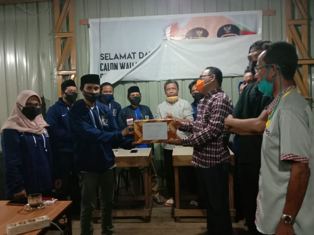KNPI Malut dan Komunitas Jarod Sumbang Alat Rapid Test