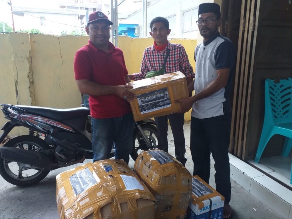 Alumni Manado-Malut Salurkan Bantuan Untuk Korban Banjir di Halut