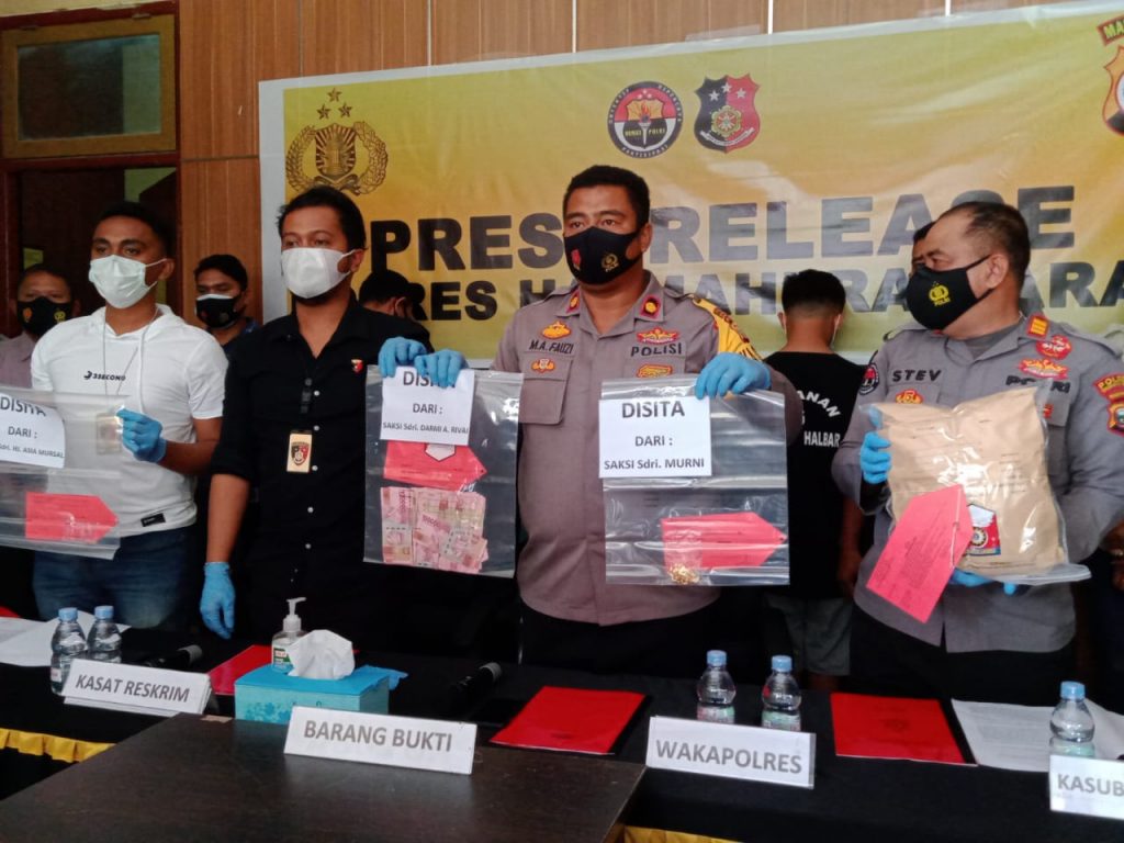 Polisi Ringkus Dua Muda-mudi yang Gasak Emas dan Uang Pemilik Kios di Jailolo