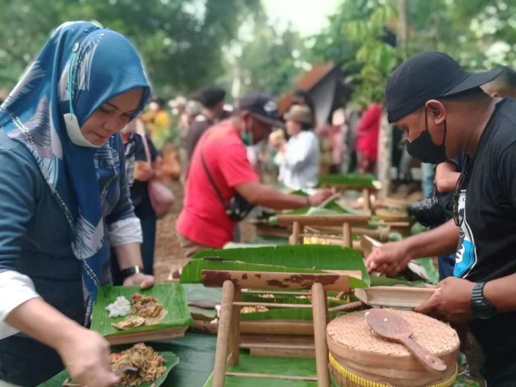 Hari Ketiga Festival Teluk Jailolo Menampilkan Teater Kuliner 7 Suku