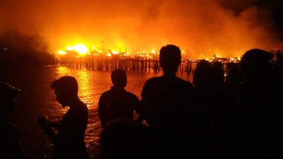 Kebakaran Hebat Hanguskan Belasan Rumah di Kota Ternate
