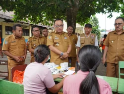 Pj Gubernur Malut Tinjau Korban Erupsi Gunung Ibu