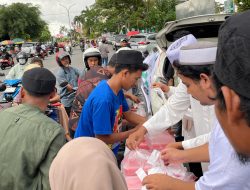 BEM Fatek UMMU Berbagi Takjil dan Bukber, Wujud Kepedulian di Bulan Ramadan