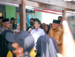 Tinjau Dampak Puting Beliung di Guraping, Sherly Pastikan Perbaikan Rumah Dipercepat