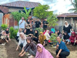 Kolaborasi Mahasiswa KKN Unkhair dan Kader PKK Kalumpang Manfaatkan Lahan Kosong untuk Sayuran