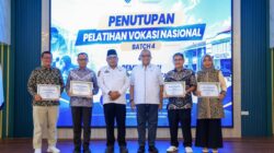 Konsisten Dorong Kompetensi Masyarakat Lingkar Tambang, Wamenaker Beri Penghargaan ke PT Position
